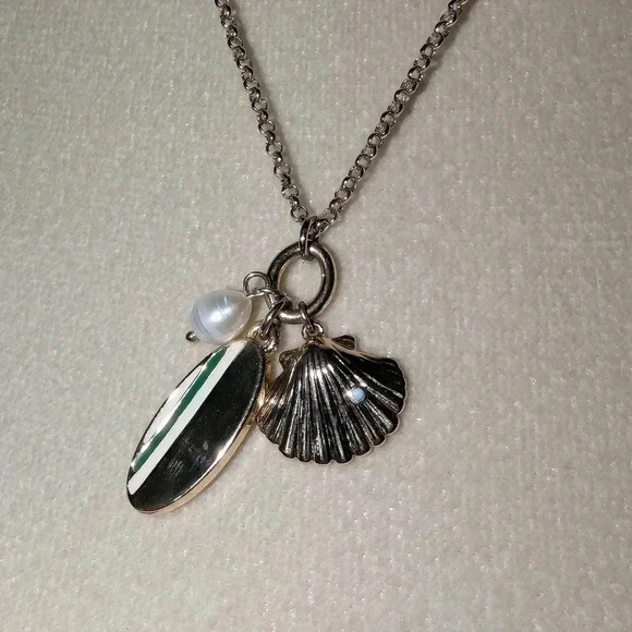 3/$30 Banana Republic Beach Vibes Necklace - Picture 4 of 5